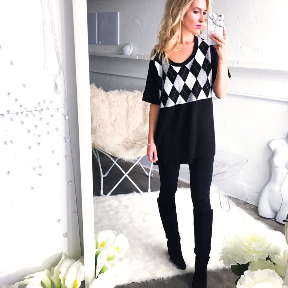 Black and grey Argyle knit short sleeve top